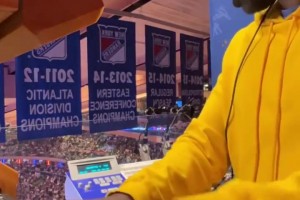 冷知识：原来NBA球场上的音效都是有专人现场弹奏的